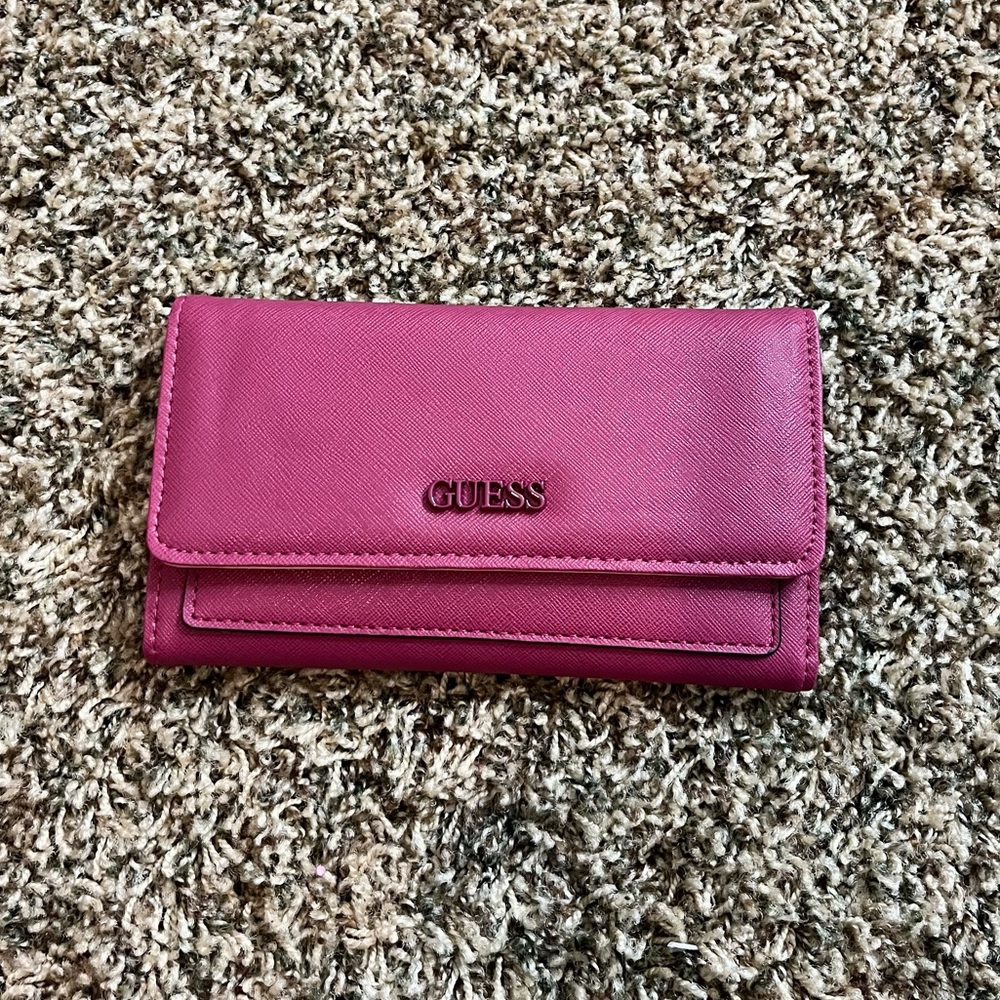 Maroon Guess wallet!!! ❤️